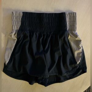 Abercrombie YPB Women's Black and Tan Shorts